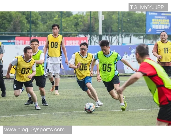 足球开赛了激情四溢球迷欢呼助威精彩瞬间尽在绿茵场上尽情享受比赛的魅力与乐趣